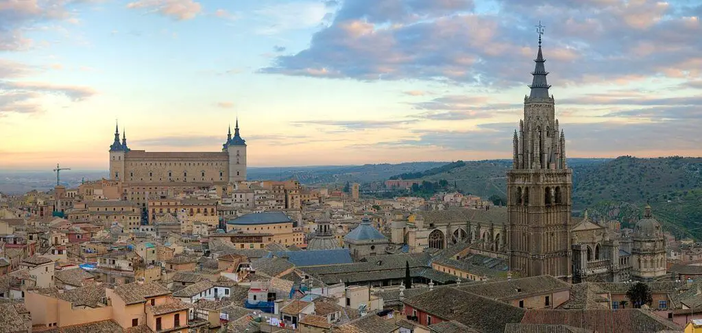 1280px-Toledo_Skyline_Panorama,_Spain_-_Dec_2006