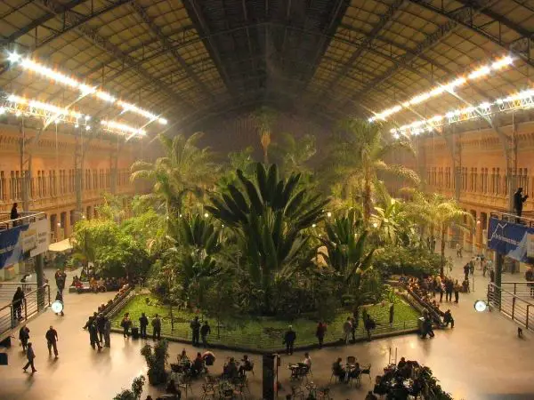 estacion de atocha tiendas