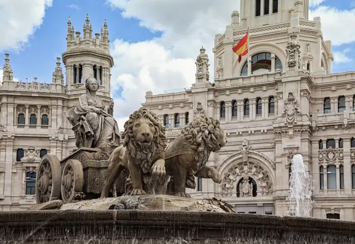 Plaza_de_Cibeles,_Madrid,_Spain