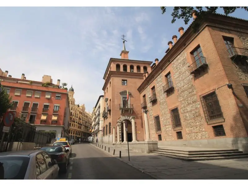 Calle_de_las_Infantas_(Madrid)_01