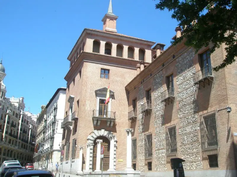 Casa_de_las_7_Chimeneas_(Madrid)_04