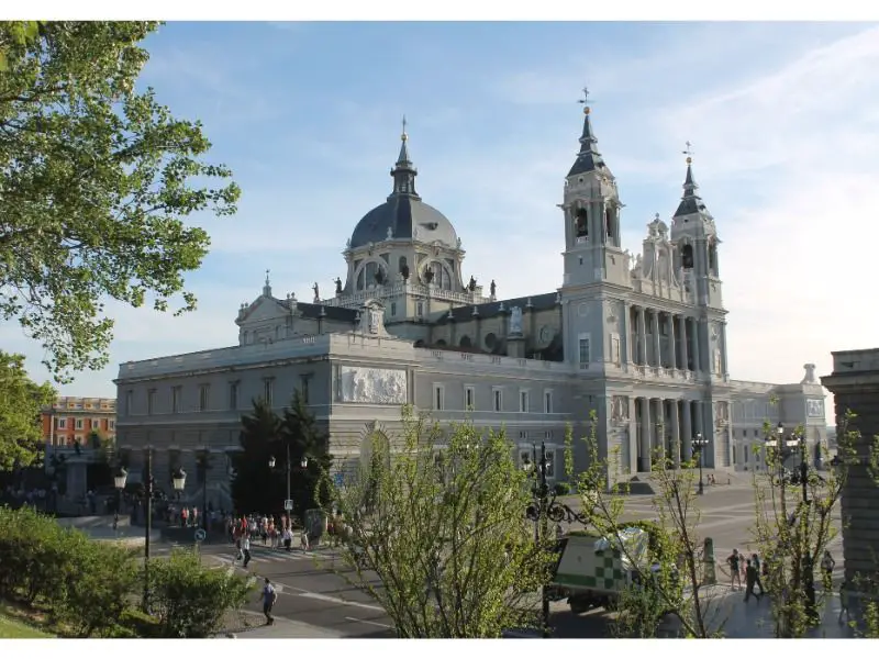 catedral de la almudena analisis