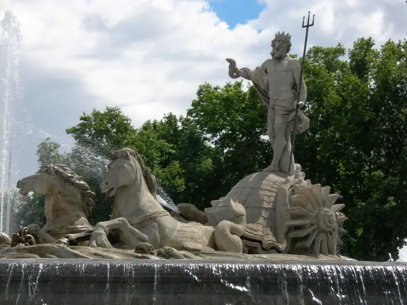 Fuente_de_Neptuno_(Madrid)_06