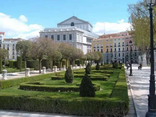 Plaza_de_Oriente_(Madrid)_02 historia