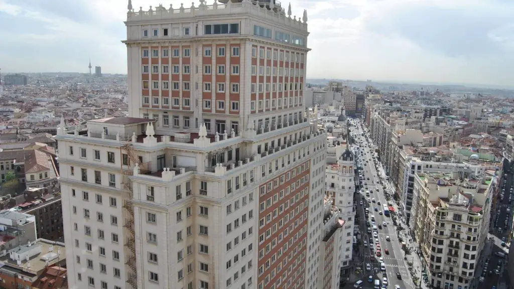 terraza edificio españa
