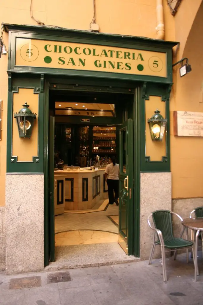 Chocolatería__San_Gines_-Madrid-2009