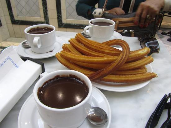 churros-con-chocolate-san-gines