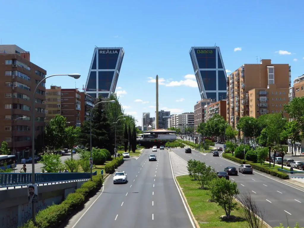 visita paseo de la castellana madrid